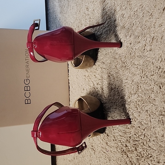 BCBG heels with peeptoe - Picture 3 of 3